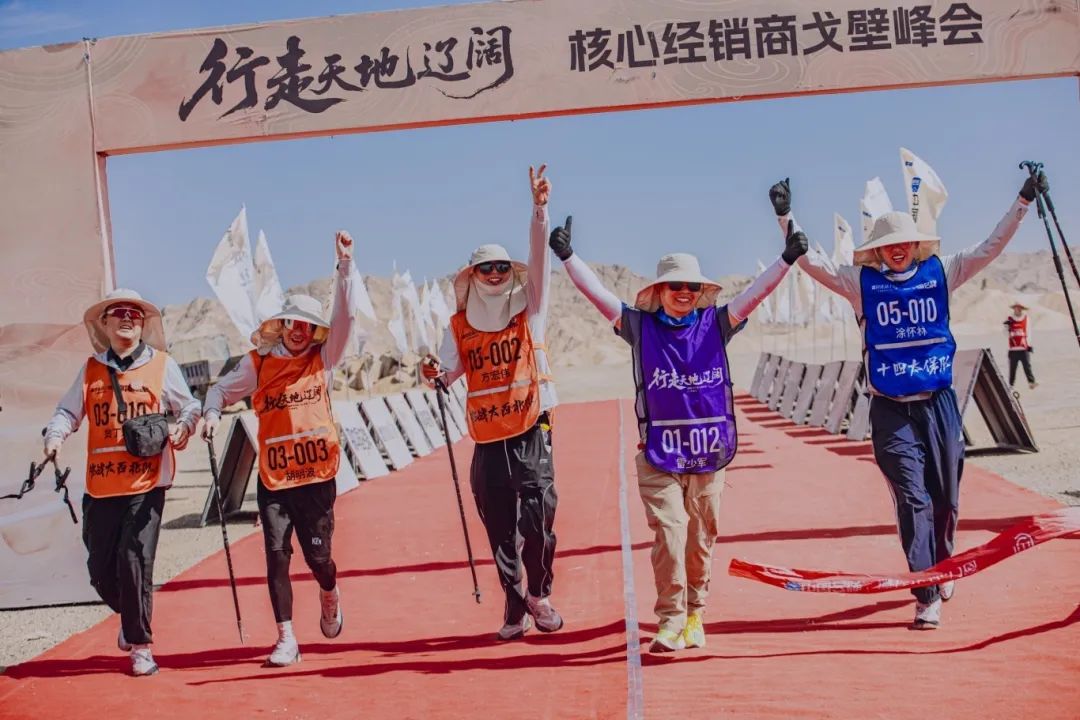 行走六合广宽，铸就中国名牌丰碑！德技优品门窗百商同业，问道沙漠